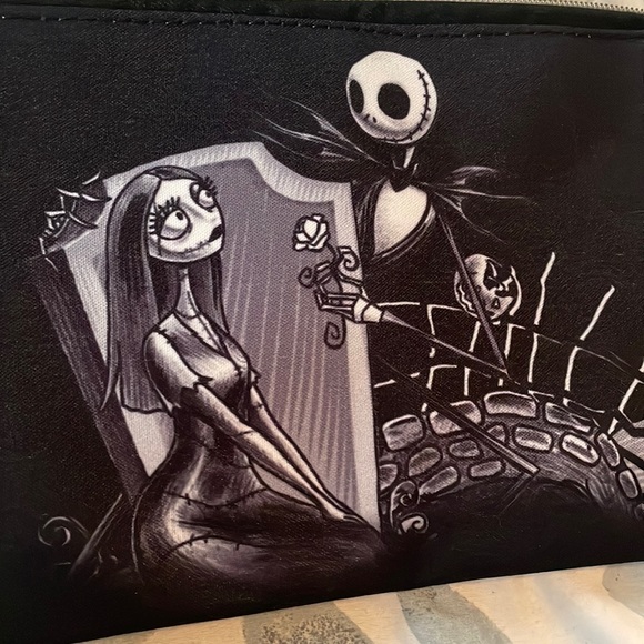 NWT OFFICIALLY LICENSED Nightmare Before Christmas Loungefly Makeup Bag Pouch - Picture 2 of 7